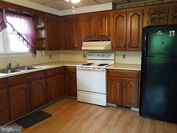 4th image of 11 Hoover Dr
