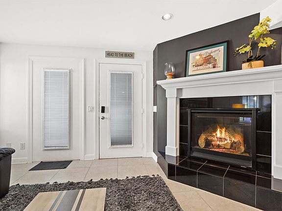 2nd image of 530 E Hiawatha Dr #606