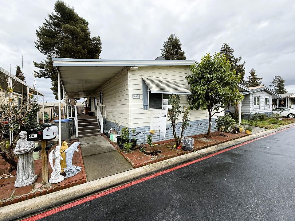 2nd image of 440 Giannotta Way #440