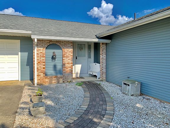 3rd image of 2229 Woodcrest Dr