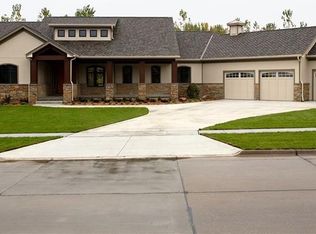 14803 Brookview Dr, Urbandale, IA 50323