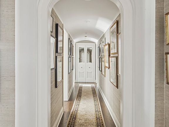 5th image of 1209 N Astor St #10S
