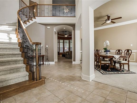 3rd image of 3233 Summerfield Dr