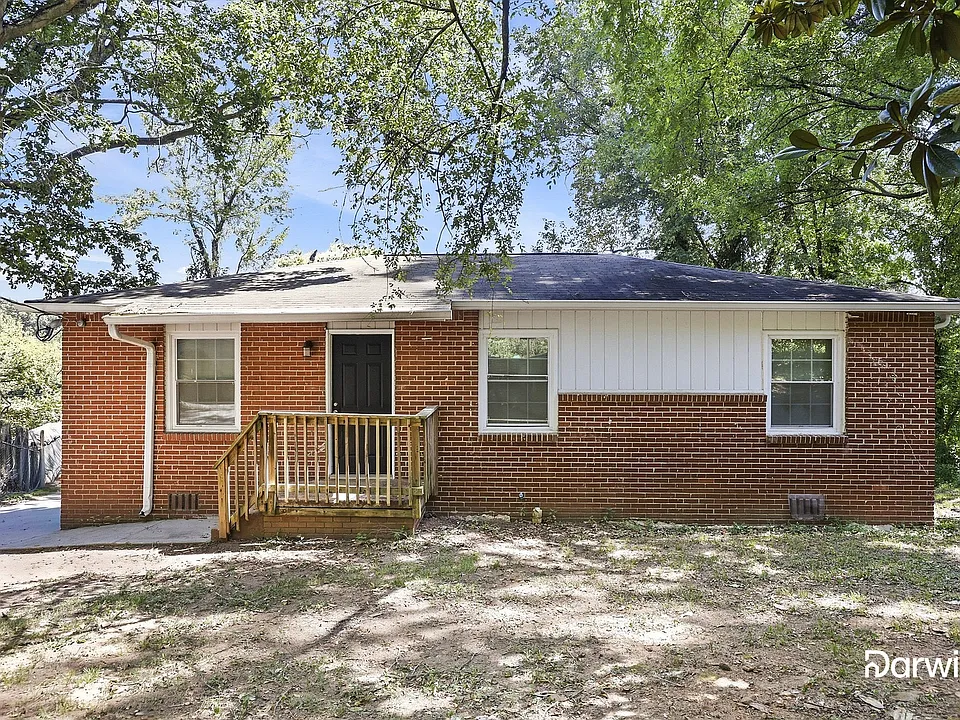 1140 Redford Dr SE