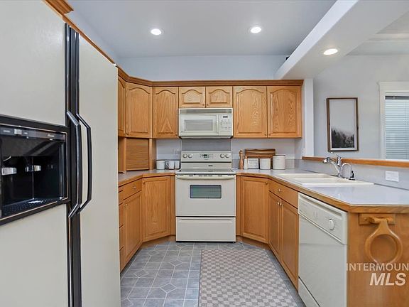 4th image of 25074 The Driving Ln