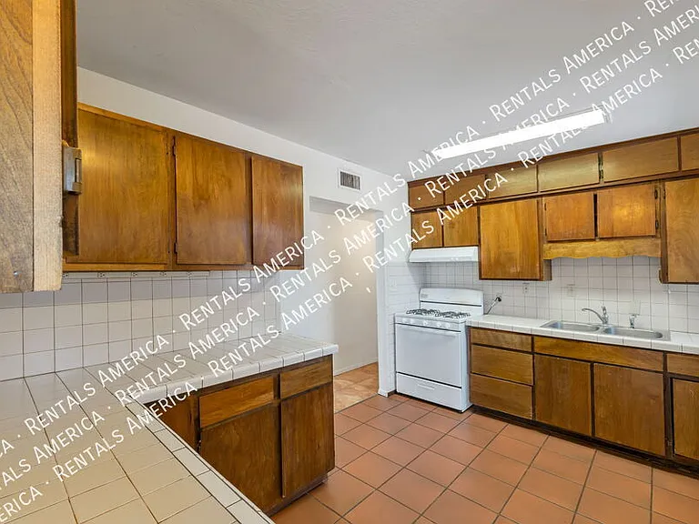 947 N Alvernon Way #11 — Photo 6