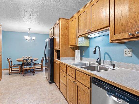 3rd image of 2101 Chateau Ct APT 204