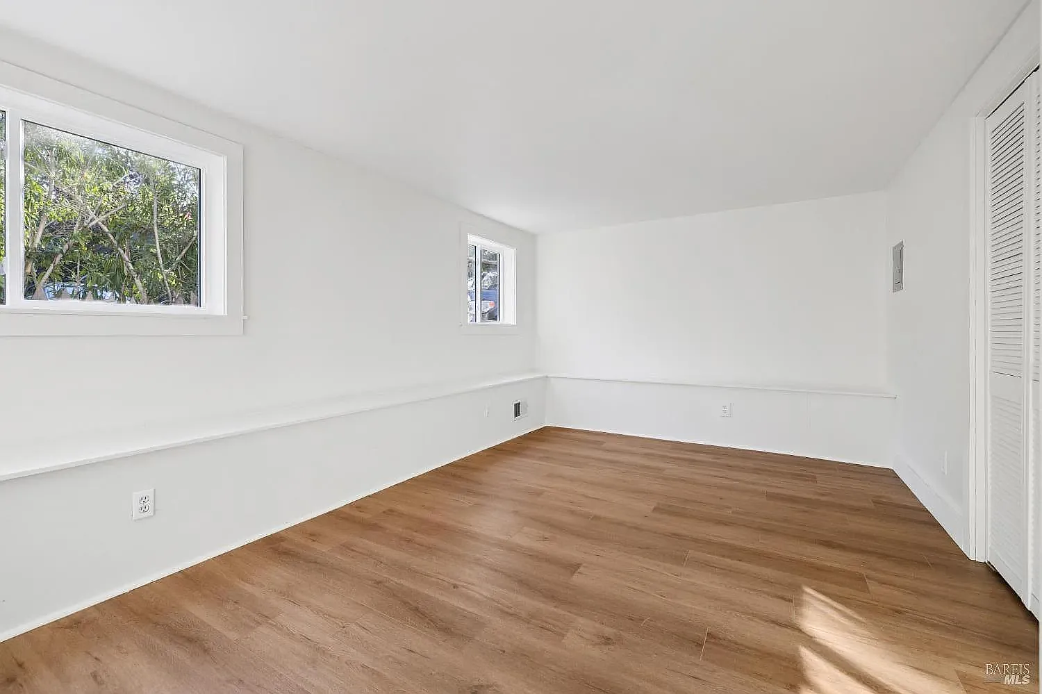 2 bed, 1000 sqft, $3,890 — Photo 2