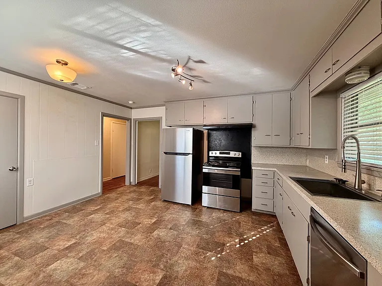 1224 Academy St — Photo 6