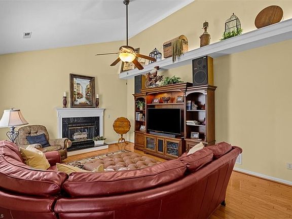 5th image of 4200 Brentonshire Ln