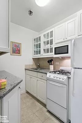 2nd image of 313 E 84th St APT 3B