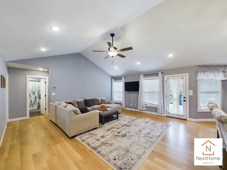 112 Alice Dr — Photo 5