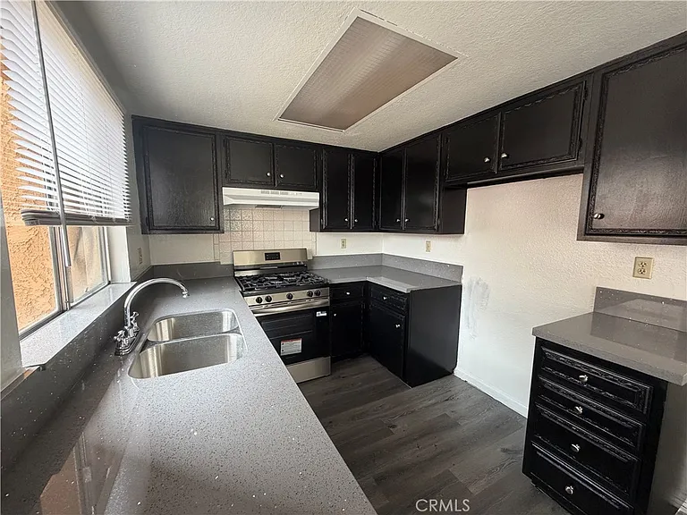 411 S Orange Ave — Photo 6