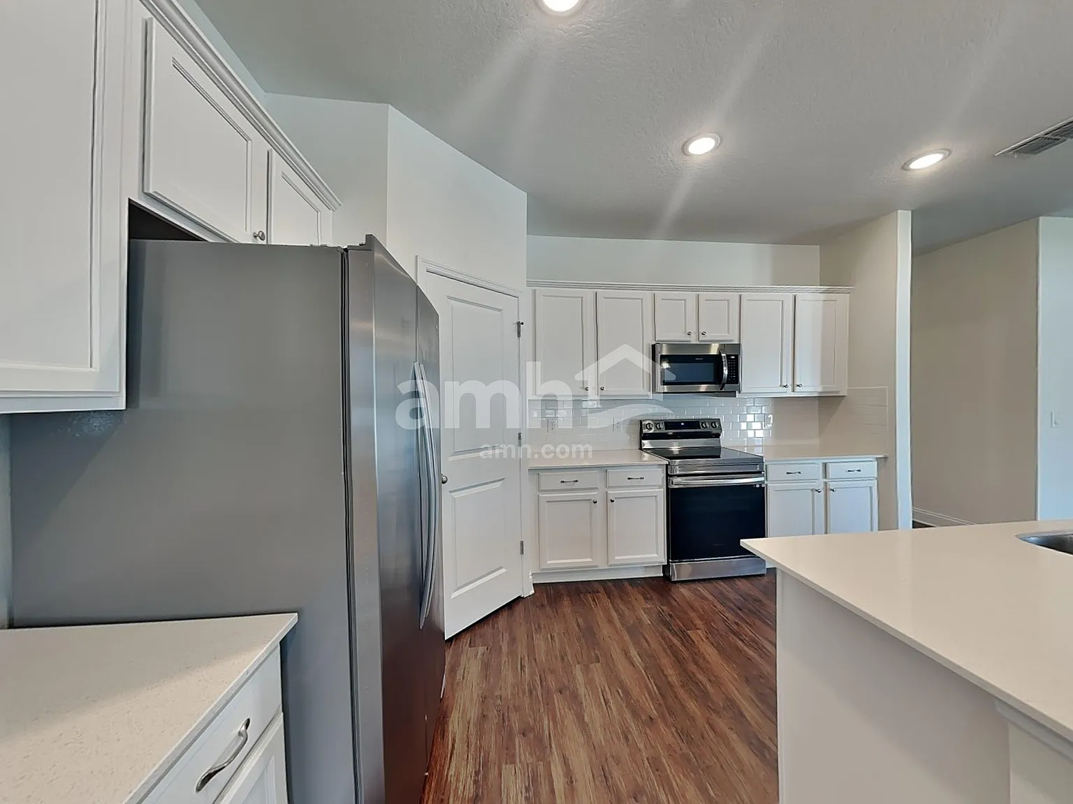 3 bed, 2.0 bath, 1700 sqft, $2,715 — Photo 4