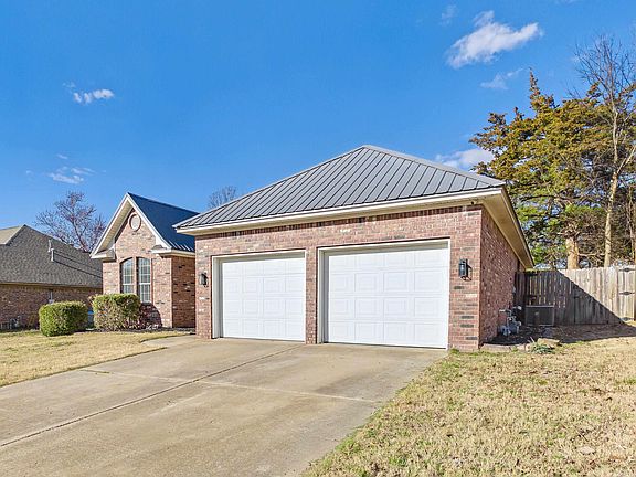 3rd image of 2830 Anna Ln