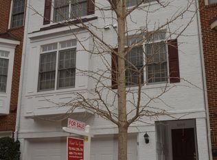 8809 Hunting Lodge Ct, Vienna, VA 22182