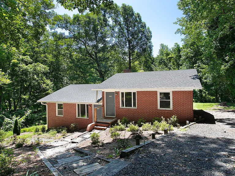433B Northside Dr — Photo 1