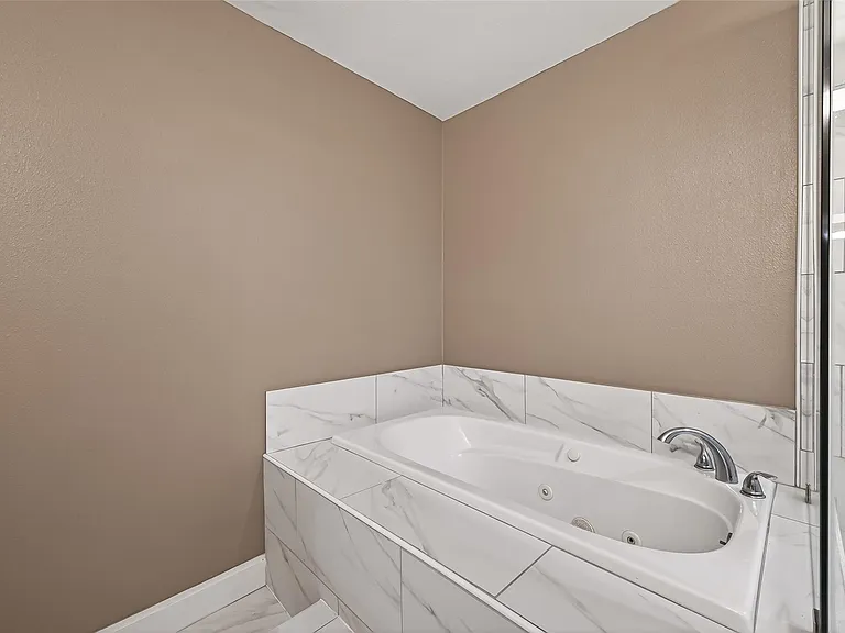24006 Lone Elm Dr — Photo 19