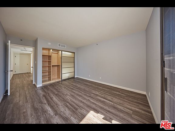 4th image of 600 W 9th St APT 1204