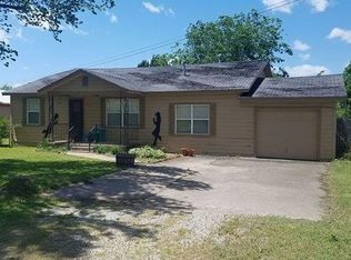 742 S Broad St, Nowata, OK 74048