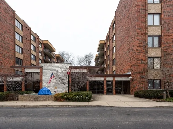 9558 N Gross Point Rd #602A, Skokie, IL 60076