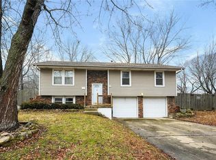 321 SW Blarney Ct, Blue Springs, MO 64014