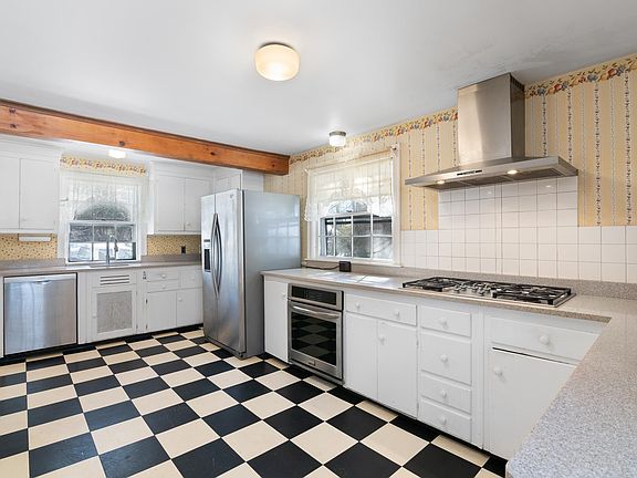 3rd image of 214 Putney Road