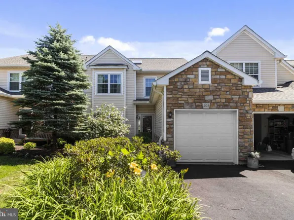 203 Canterbury Ct, Blue Bell, PA 19422