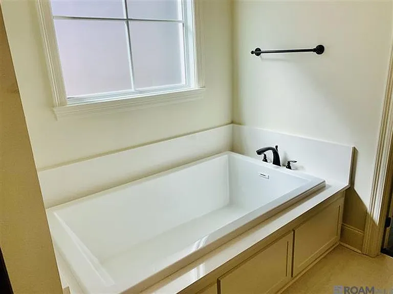 2212 Belfleur St — Photo 10