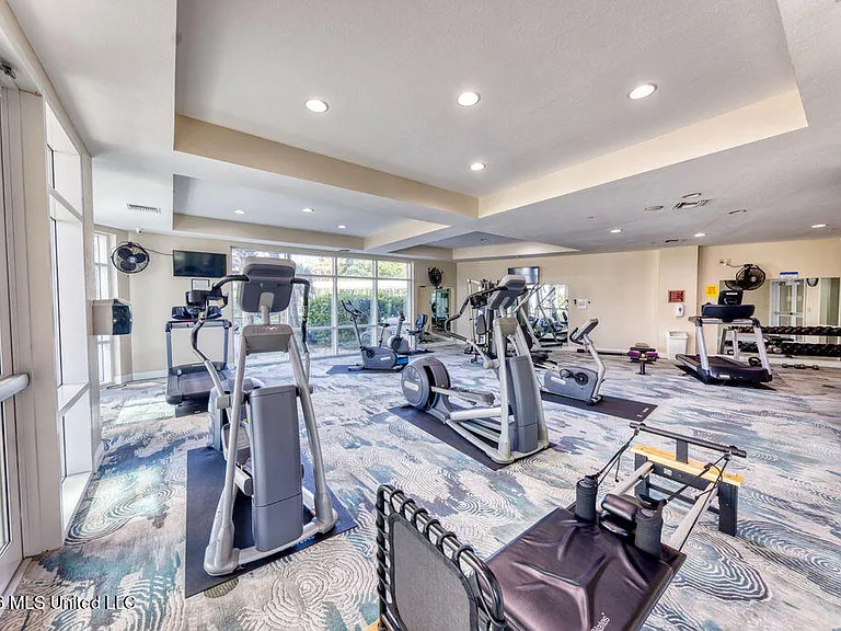 2228 Beach Dr #404 — Photo 14