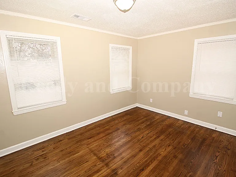 1023 Waring Rd — Photo 12