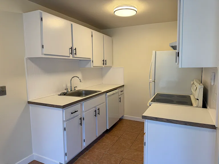 631 Israel Rd SW #C — Photo 1