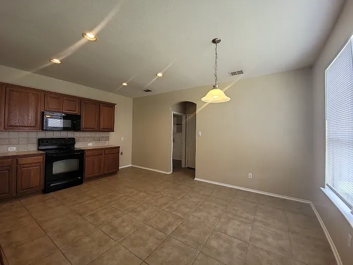 2061 Fair Crest Trl — Photo 7