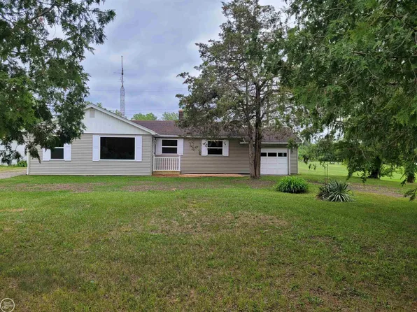 5615 Ravenswood Rd, Kimball, MI 48074