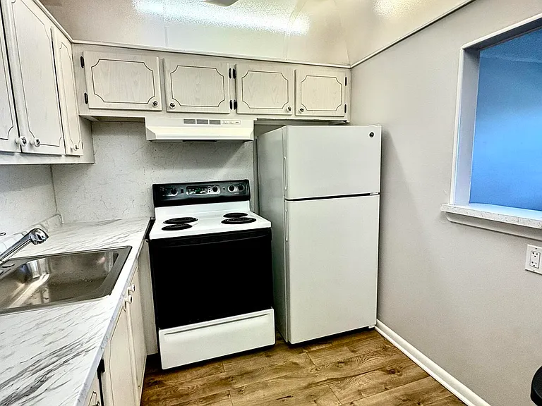 372 Camden Dr #P — Photo 5