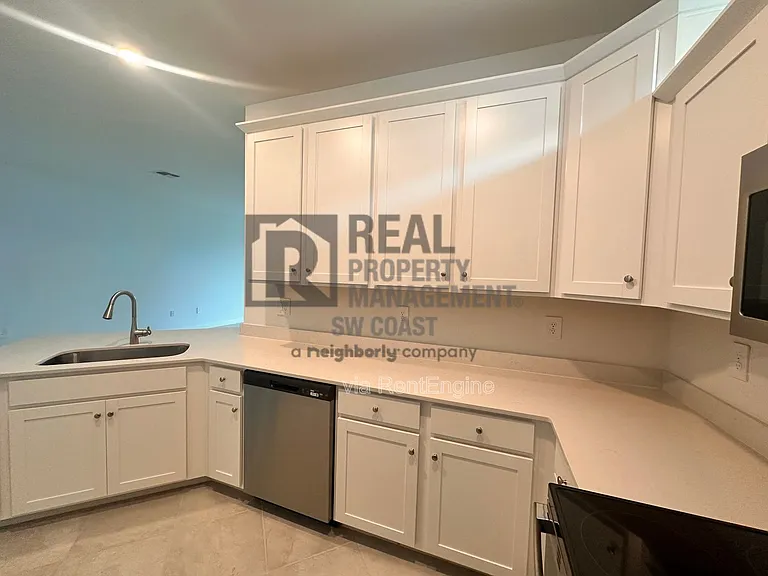 20503 Hazelnut Ct S — Photo 14