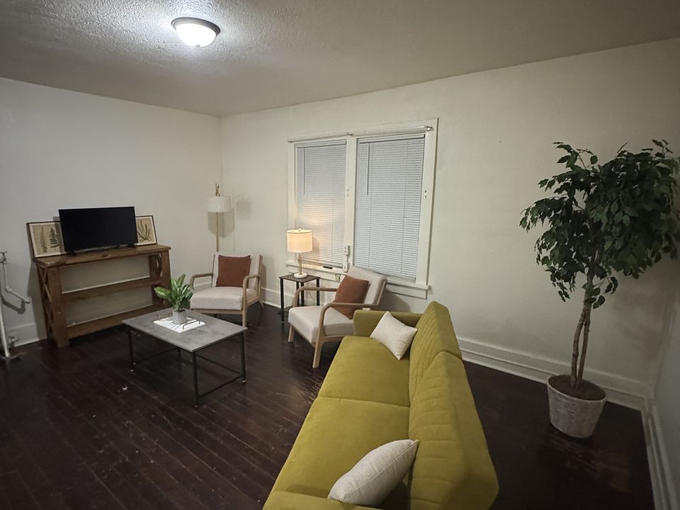 1st image of 608 6th Ave #5