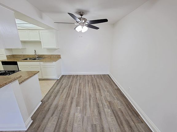 5th image of 13138 Moorpark St