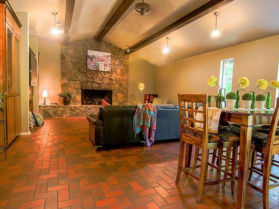 4th image of 608 Donna Ln