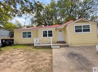 912 Guam St, Wake Village, TX 75501