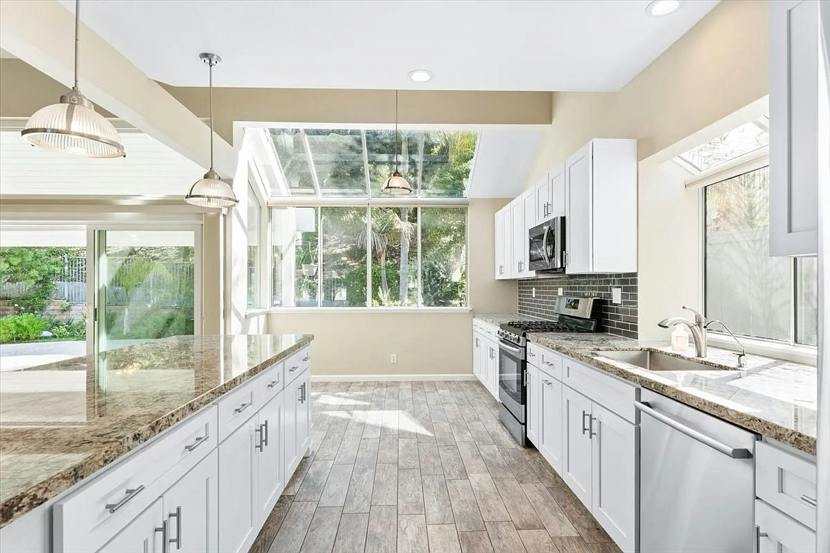 334 Moonstone Bay Drive — Photo 4