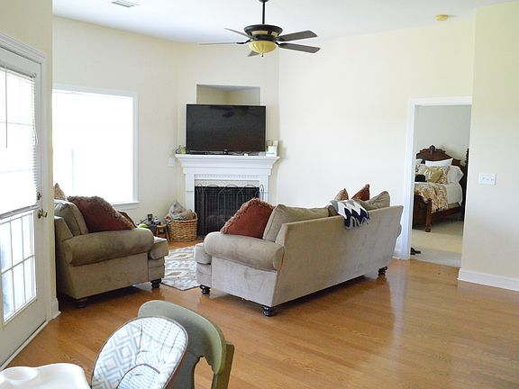 Living room w/ gas fireplace