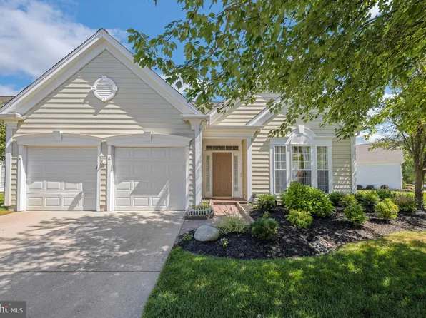 6 Festival Dr, Voorhees, NJ 08043