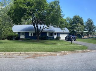 190 Ackerly St, Riverhead, NY 11901