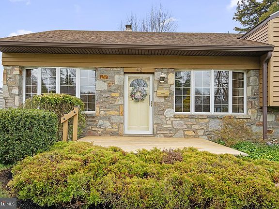 3rd image of 42 Lincoln Ln