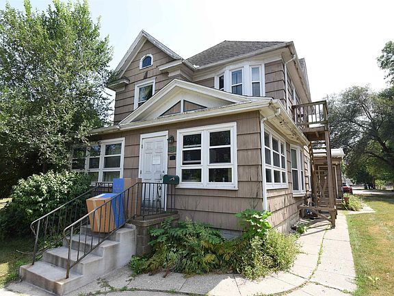 3rd image of 1322 Lincoln Way E