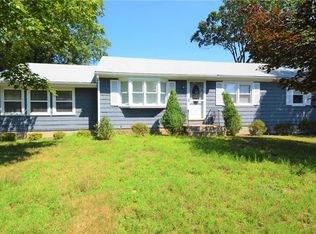 529 Sandy Ln, Warwick, RI 02889