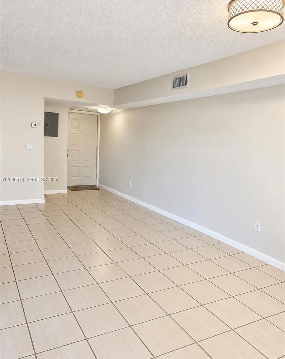 Lakeshore Condo 10 — Photo 4