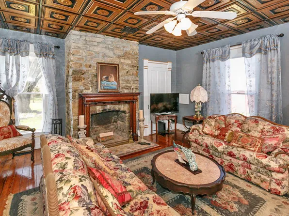 2260 Whitesides Rd, Coxs Creek, KY 40013