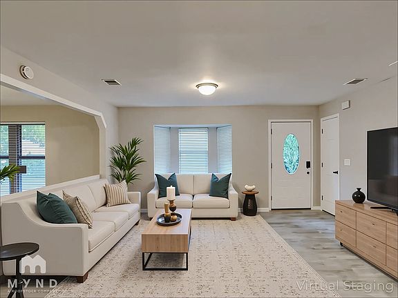 2nd image of 467 Camelot Pkwy